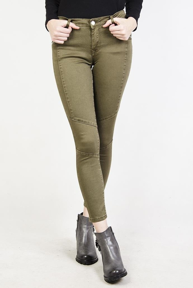 Zielone spodnie rurki jeansowe z zamkami i przeszyciami