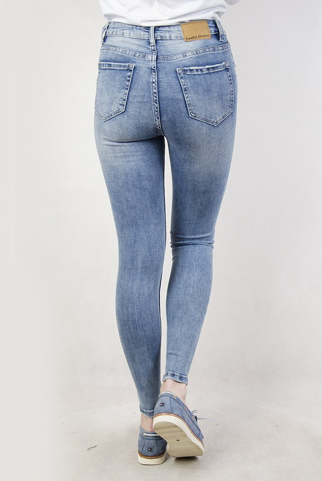 Jasne spodnie jeansowe z przetarciami