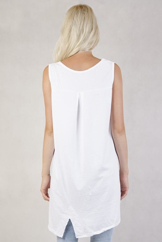 Biała bluzka z szarą różą