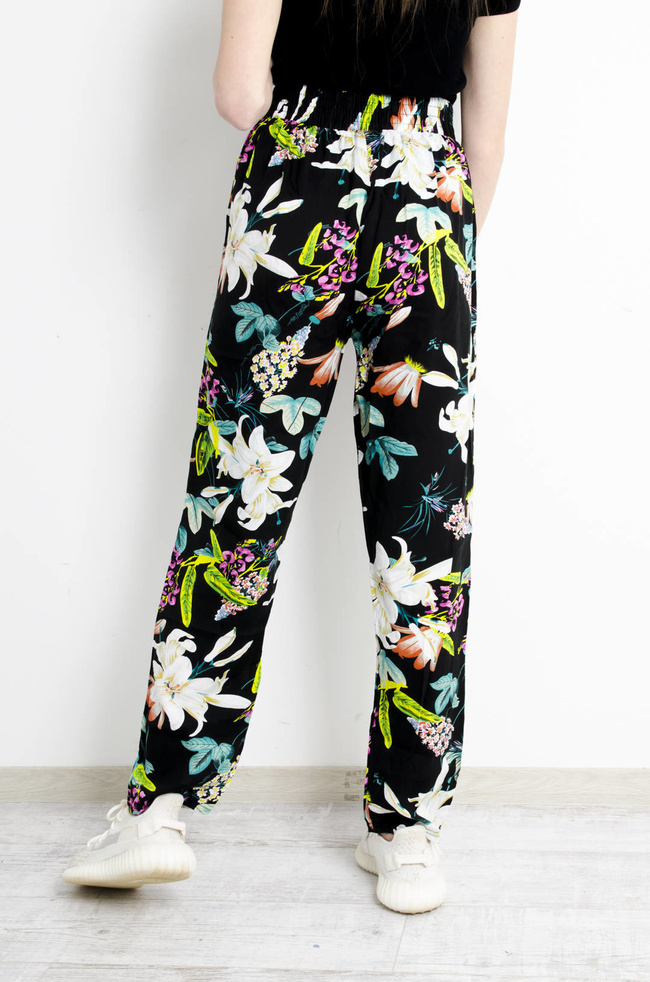 CZARNE ALLADYNKI W KWIATY Z WYSOKIM STANEM