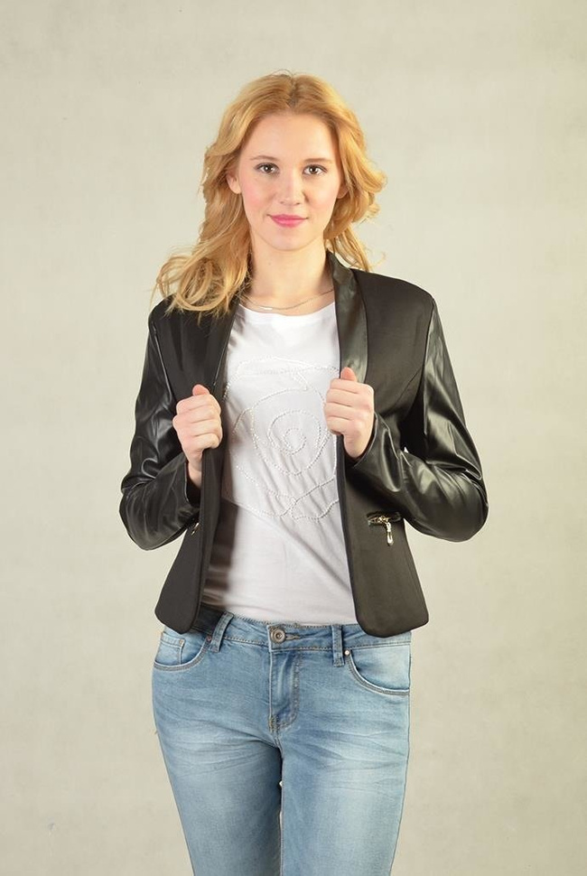 Czarna marynarka z łączonych materiałów