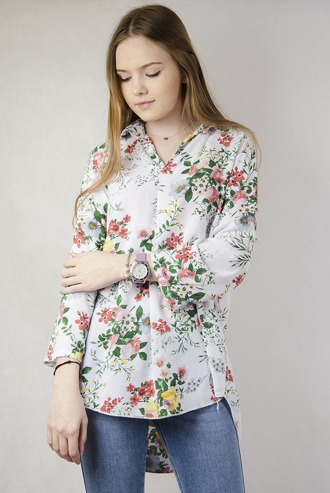 Biała luźna bluzka w kwiaty