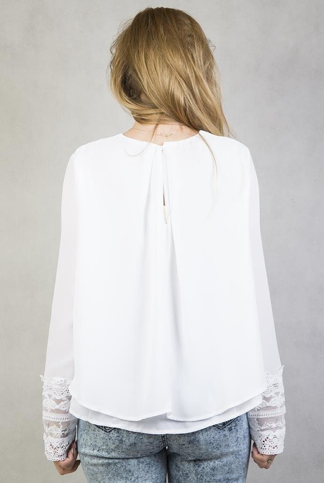 Biała bluzka z koronkowymi mankietami