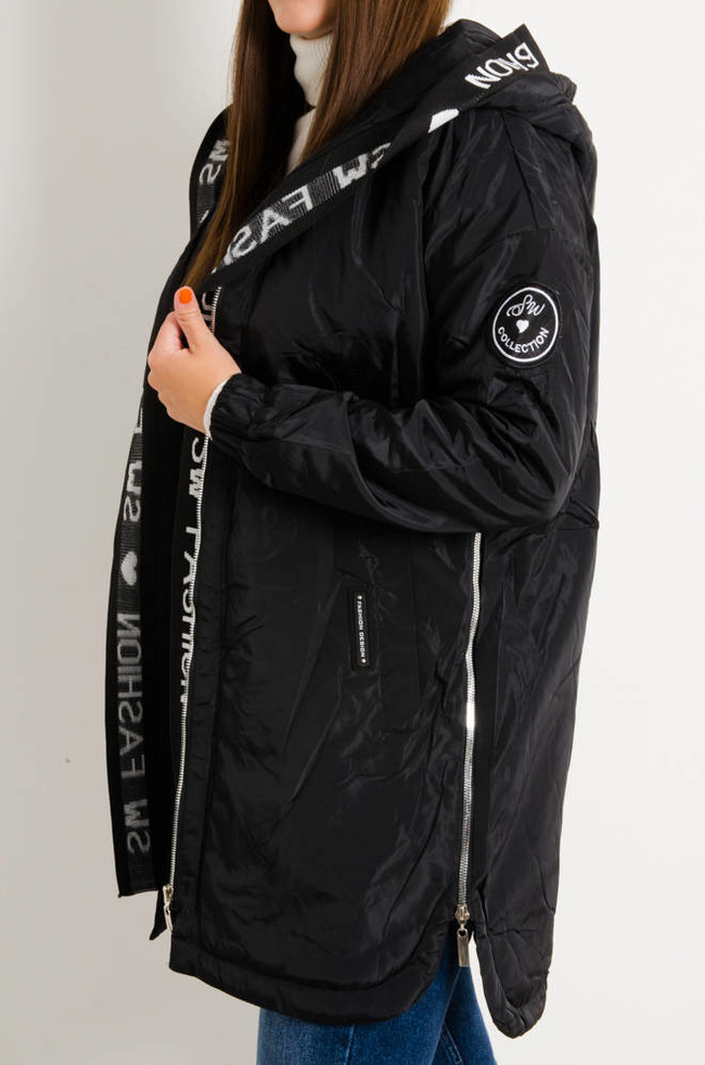 KURTKA Z OZDOBNĄ GUMĄ I ZAMKAMI PO BOKACH- CZARNA