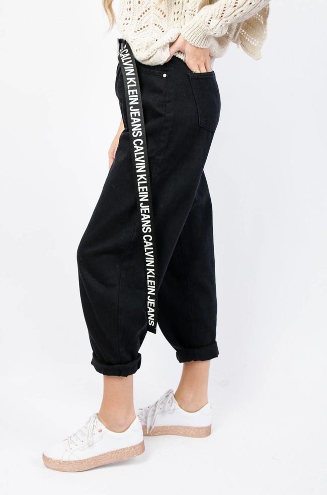 CZARNE SPODNIE MOM JEANS Z WYSOKIM STANEM