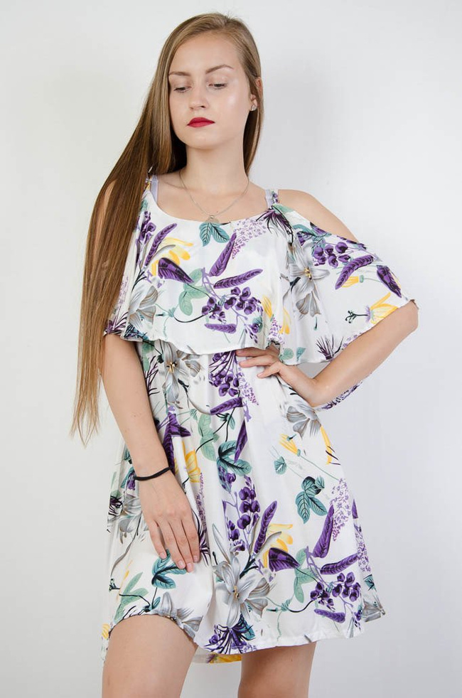 Biała sukienka w kwiaty z hiszpańskim dekoltem