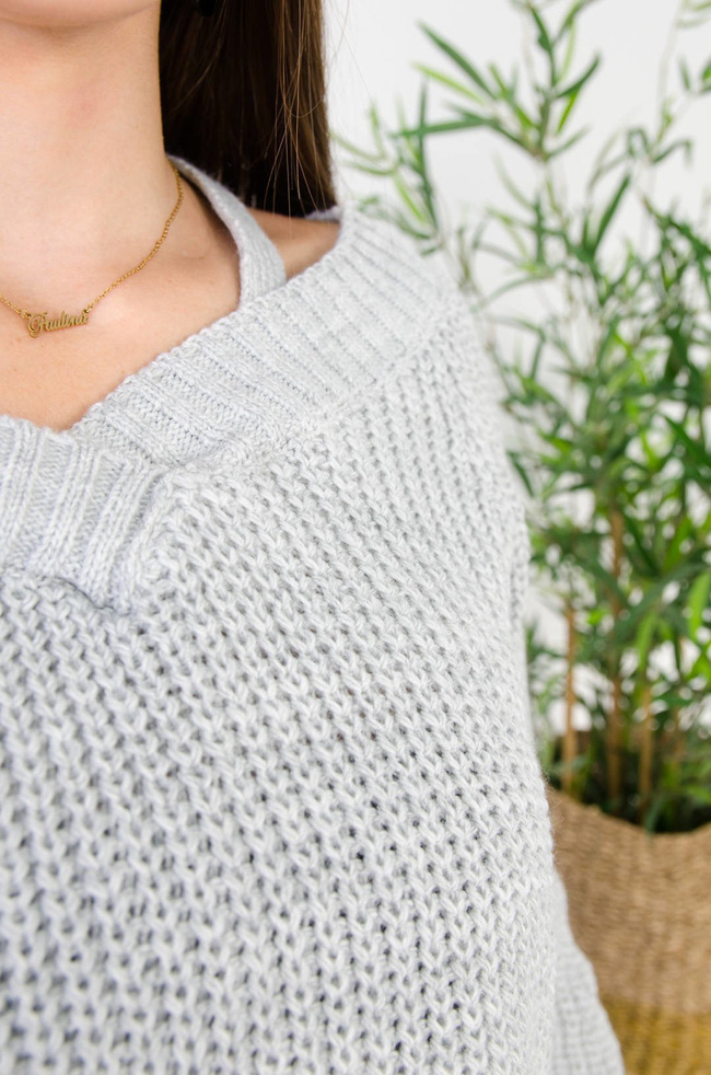 SZARY SWETER NA RAMIĄCZKACH