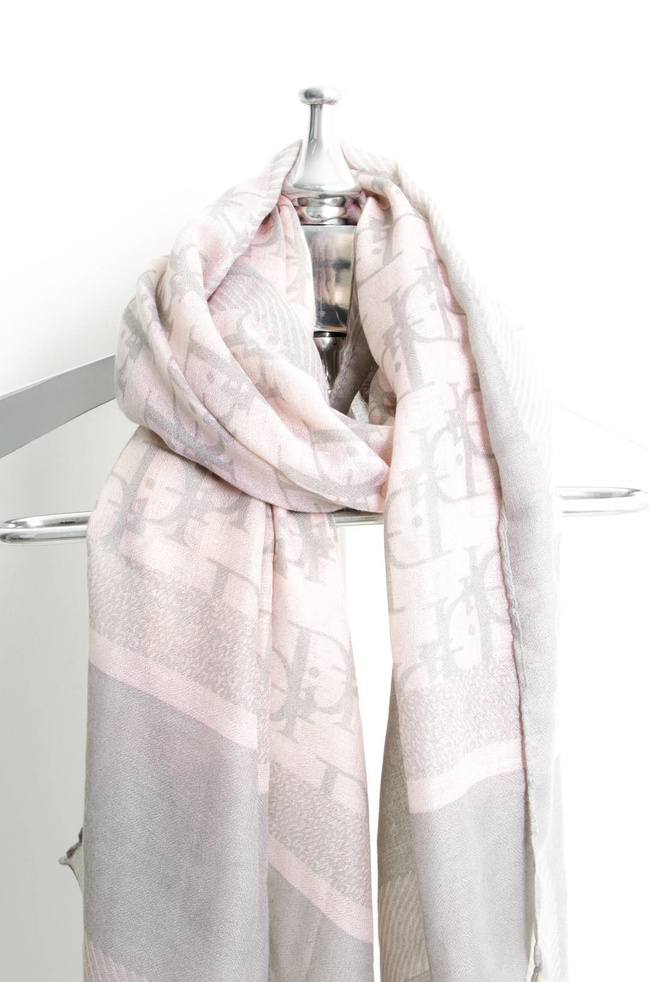 RÓŻOWO-SZARY WZORZYSTY SZAL 