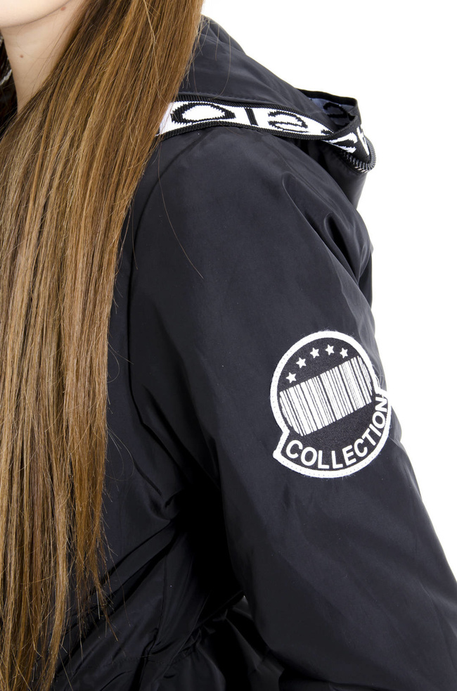 KURTKA PARKA Z KAPTUREM W KOLORZE CZARNYM