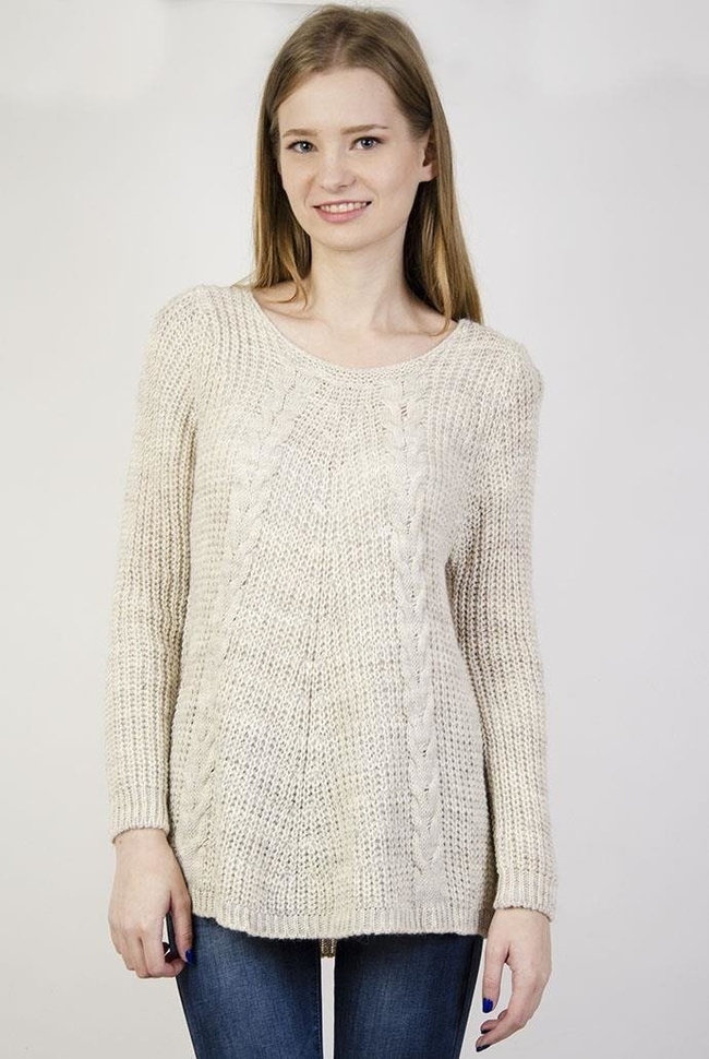 Sweterek beżowy z plecionym warkoczem