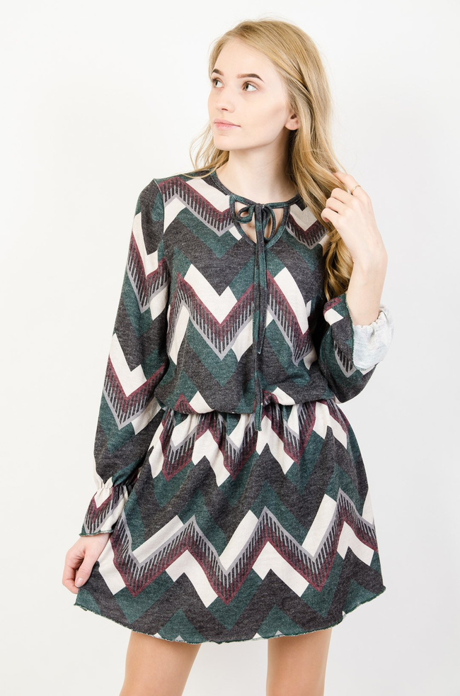 Dzianinowa sukienka w geometryczne wzory