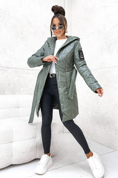 KURTKA PIKOWANA WIĄZANA W PASIE Z NASZYWKĄ NA RĘKAWIE- ZIELONA