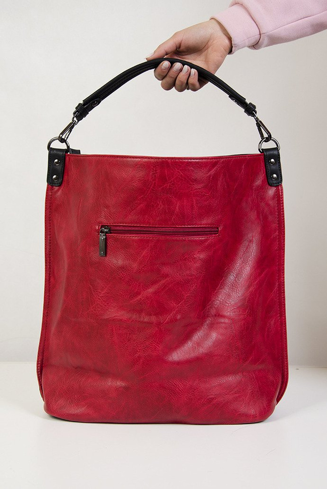 Duża czerwona torebka z ozdobnym zamkiem z boku