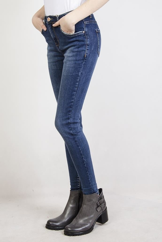 Jeansowe spodnie przylegające