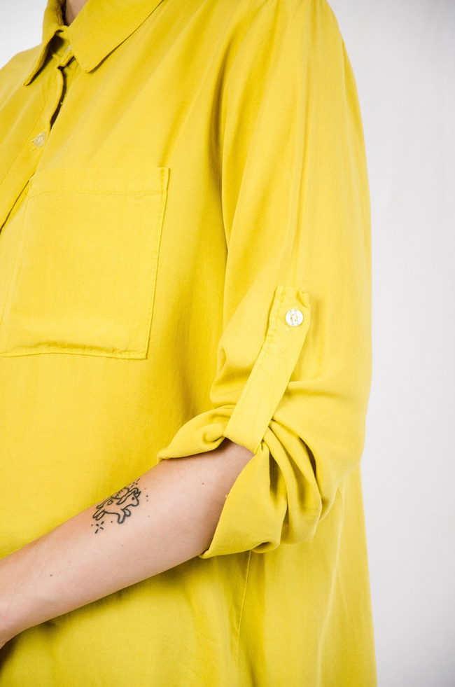 Żółta asymetryczna koszula typu oversize