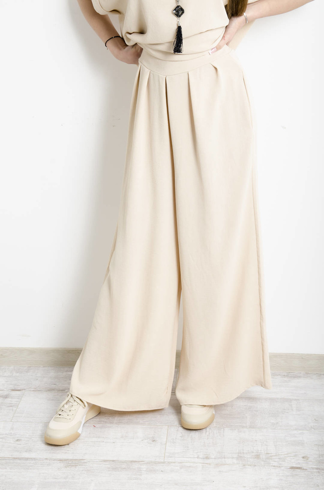 KOMPLET BEŻOWY Z OZDOBNYM WISIORKIEM