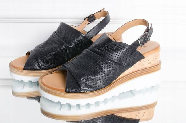 SANDAŁY NA KOTURNIE BVB0601