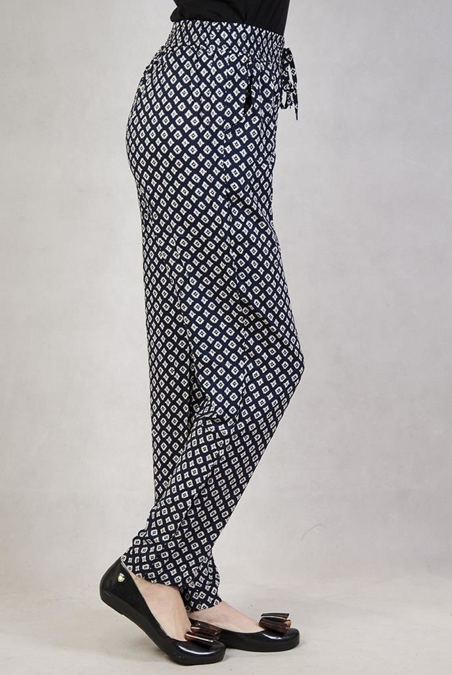 Spodnie letnie w czarno-białe romby