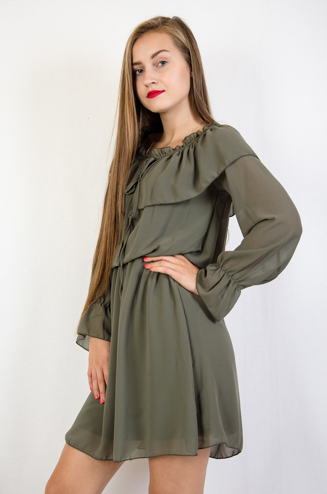 Zielona sukienka na długi rękaw z gumą w dekolcie