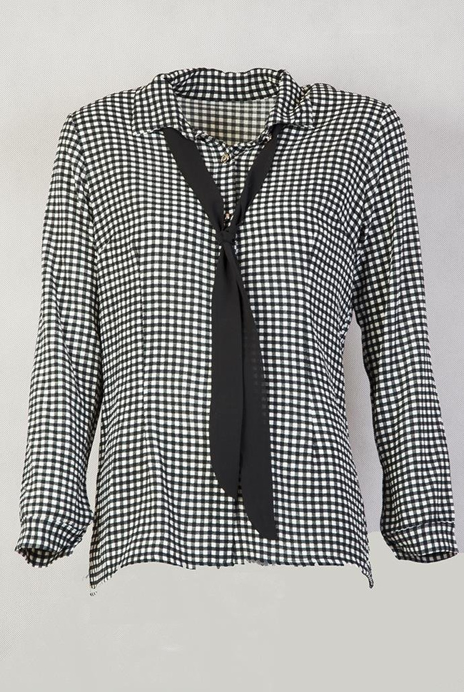 Koszula w czarno-białą kratę