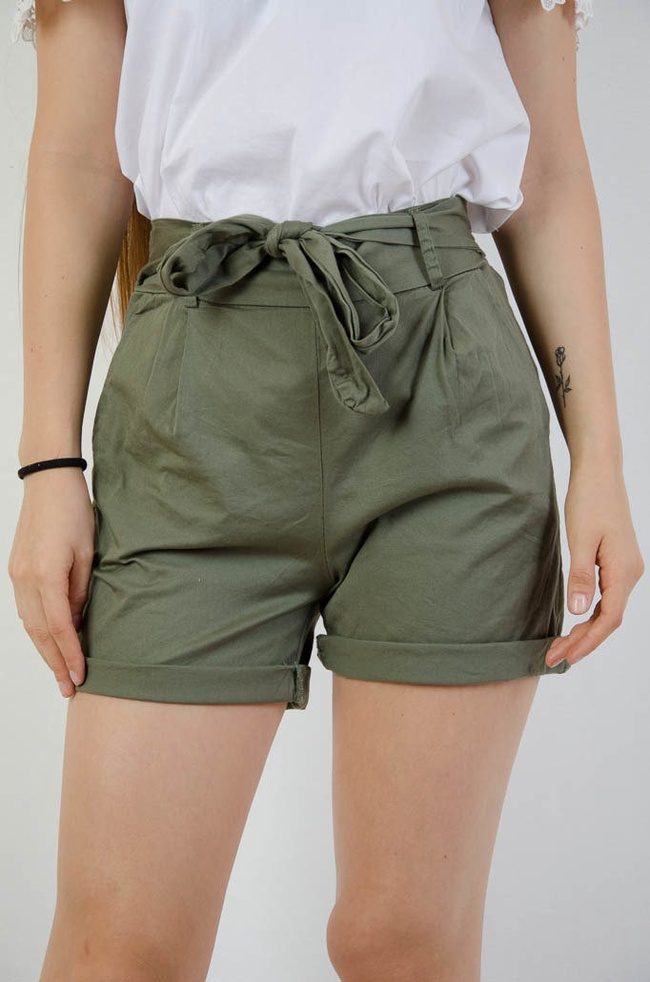 ZIELONE SPODENKI Z KOKARDĄ W PASIE