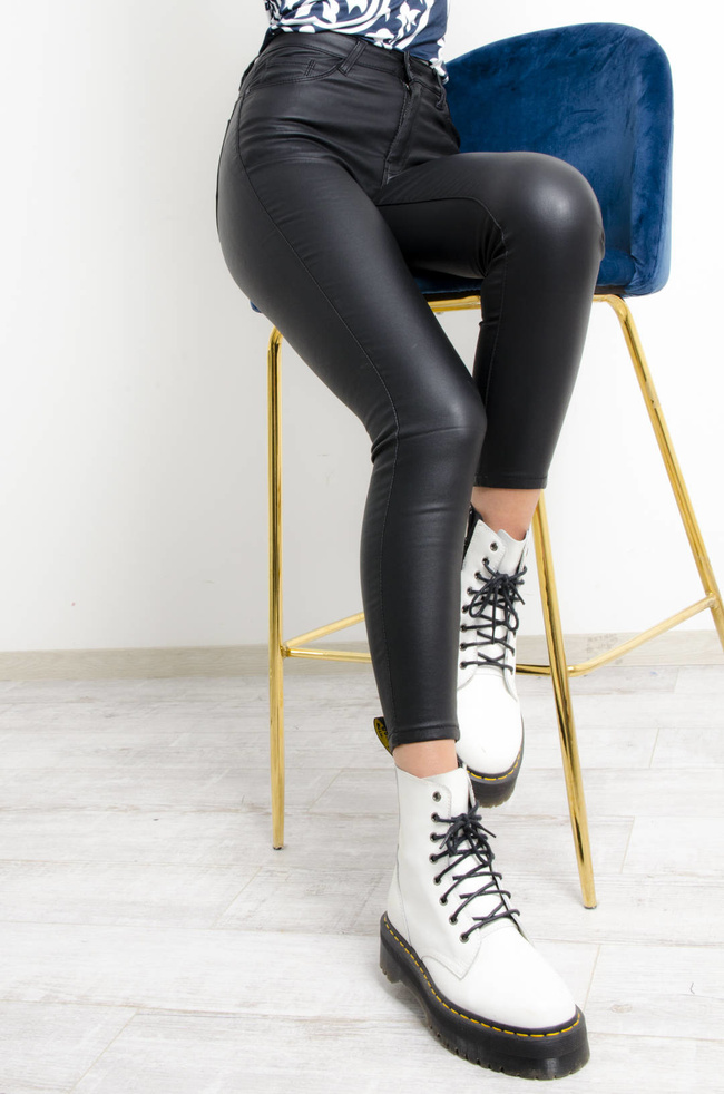 CZARNE WOSKOWANE SPODNIE Z WYSOKIM STANEM- OCIEPLANE