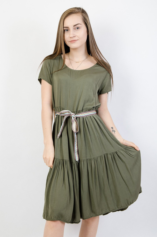 ZIELONA SUKIENKA Z OZDOBNYM PASKIEM