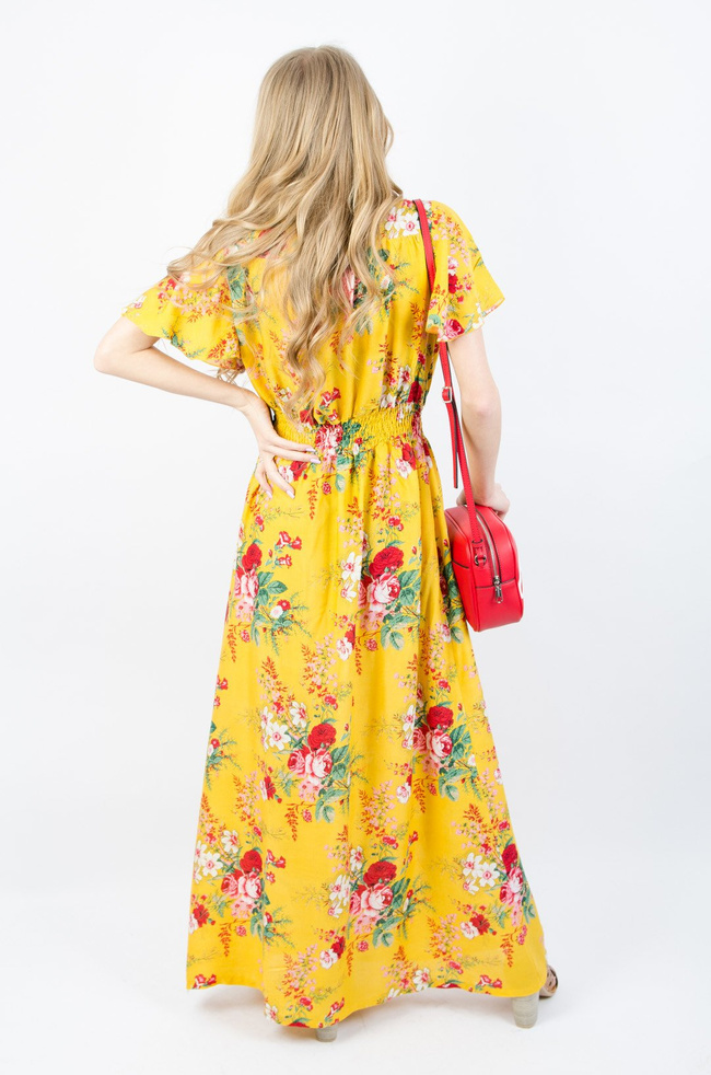 Żółta długa sukienka w kwiaty z gumą w pasie
