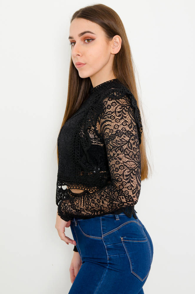 Czarna koronkowa bluzka z zamkiem na plecach