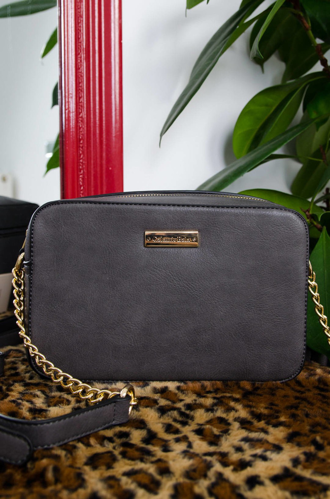 SZARA TOREBKA TYPU KUFEREK NA ZŁOTYM ŁAŃCUSZKU