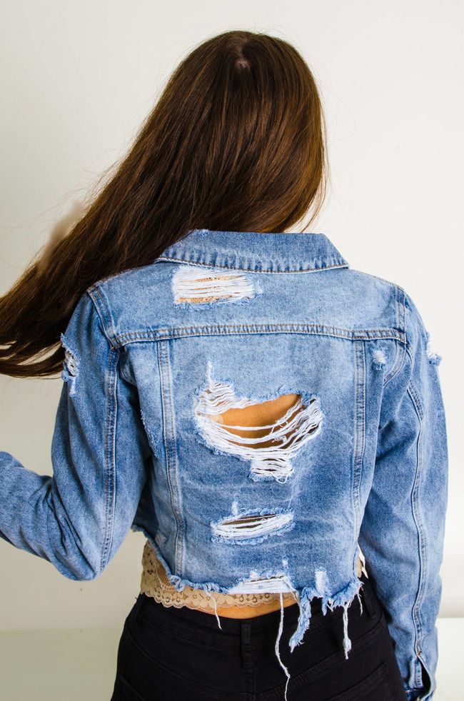 NIEBIESKA KURTKA JEANSOWA KRÓTKA-POSZARPANA