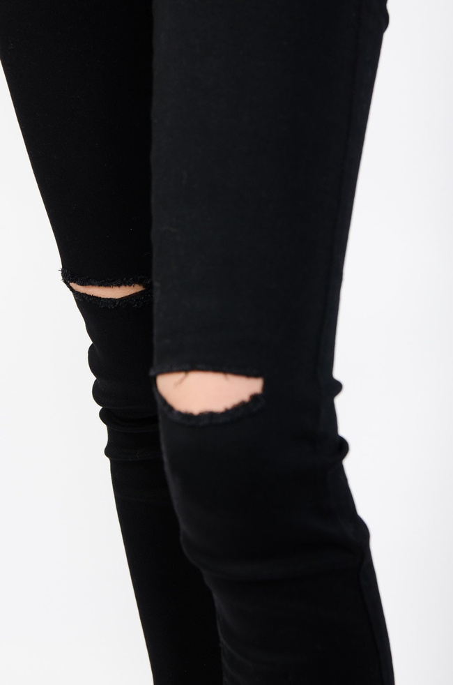 CZARNE SPODNIE SKINNY Z ROZCIĘCIEM NA KOLANACH 