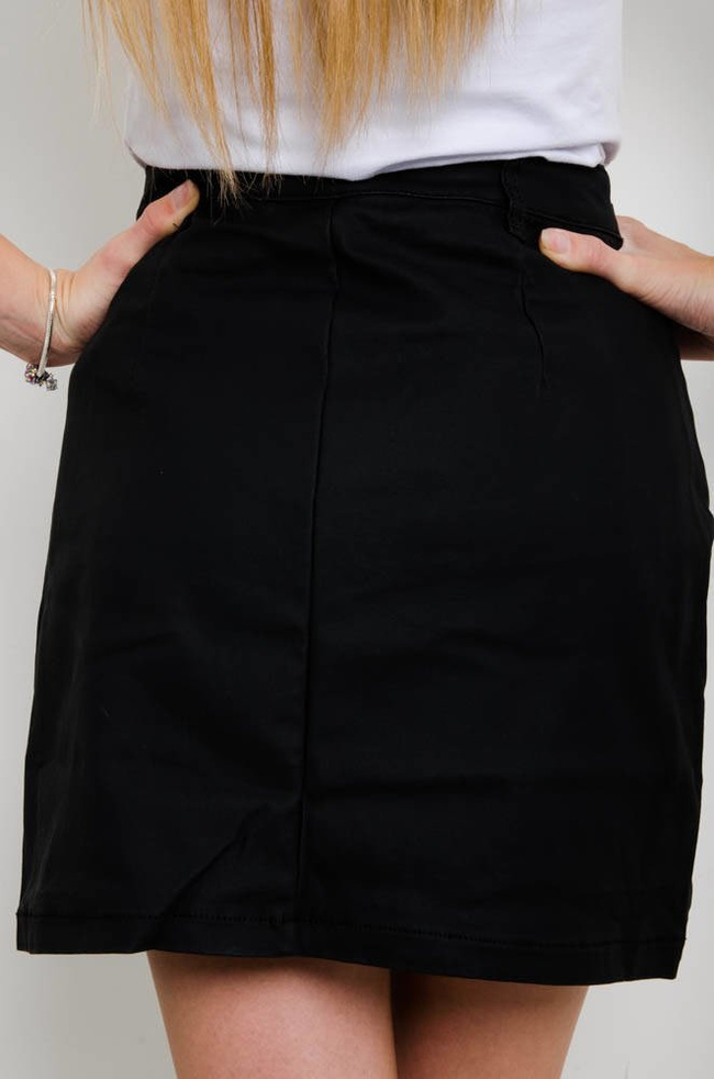 CZARNA TRAPEZOWA SPÓDNICA  WOSKOWANA 