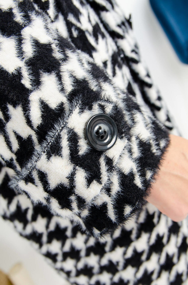 CZARNO-BIAŁY PŁASZCZ W KRATĘ ALPAKA 