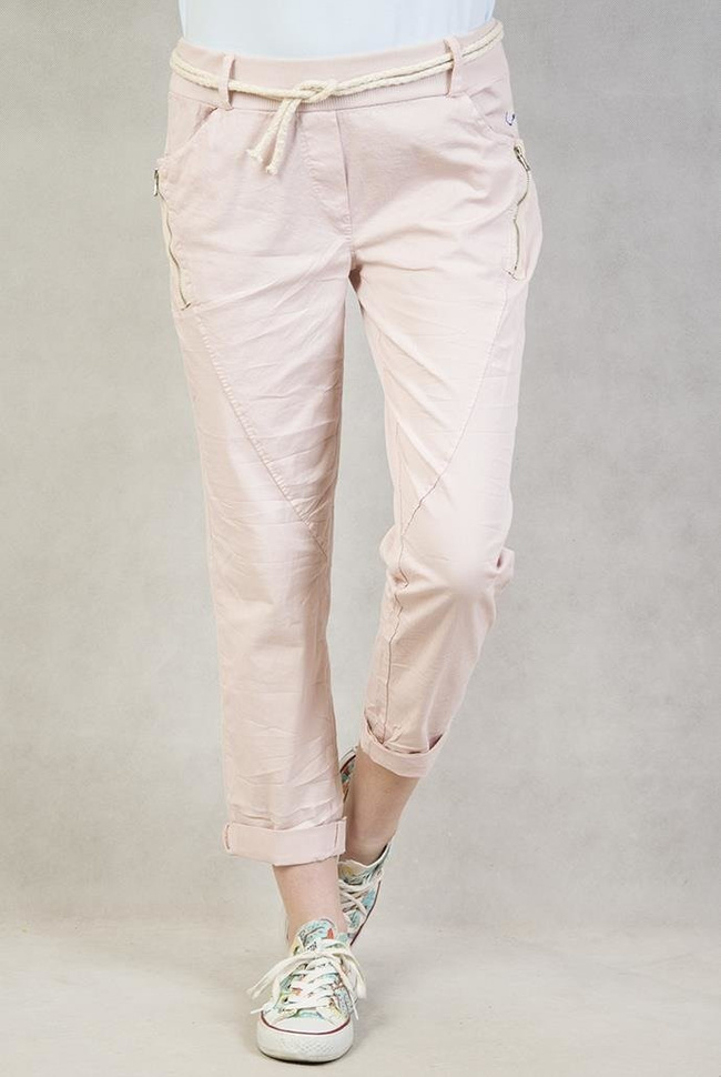 Różowe spodnie ze sznurkiem