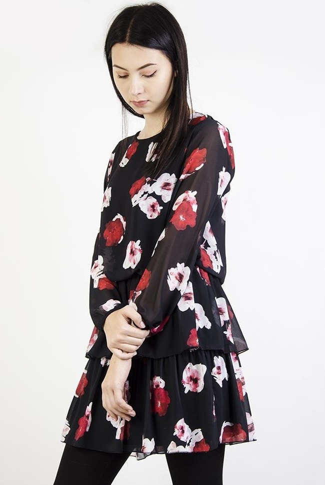 Czarna sukienka w biało-czerwone kwiaty