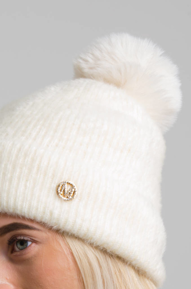 FUTRZANA CZAPKA Z POMPONEM- BIAŁA