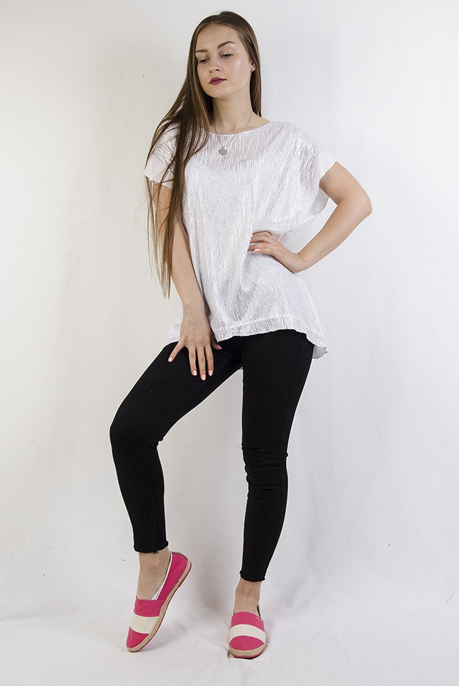 Biała bluzka ze srebrną aplikacją