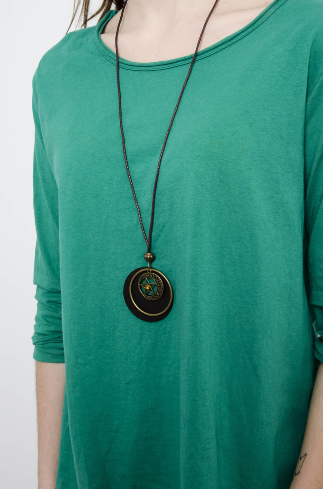 BLUZKA Z DŁUGIM RĘKAWEM W KOLORZE ZIELONYM+ WISIOREK