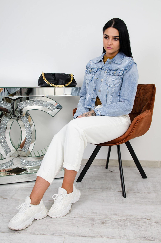 KRÓTKA KURTKA JEANSOWA Z SZARPANIEM I PRZETARCIAMI