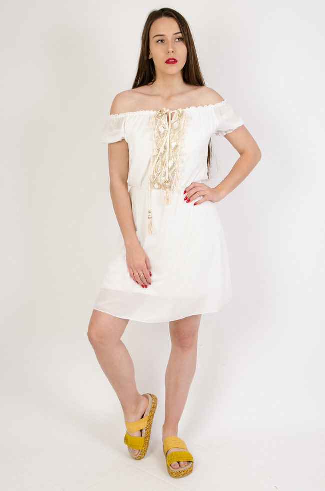 Biała szyfonowa sukienka z wiązaniem i złotymi cekinami na przodzie