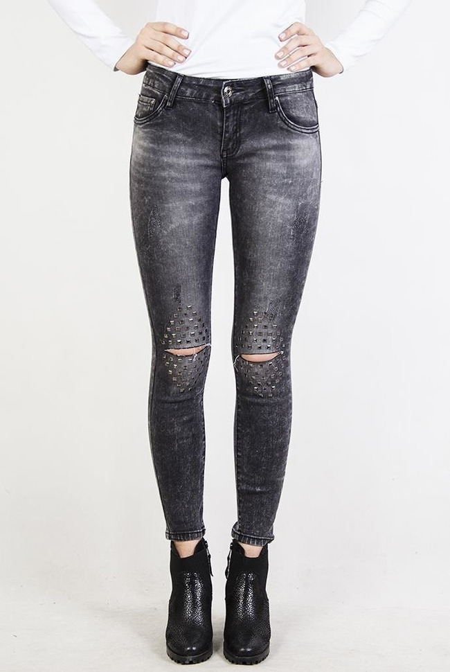 Szare spodnie jeansowe z ćwiekami i wycięciem