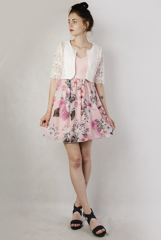 Biała narzutka bolerko