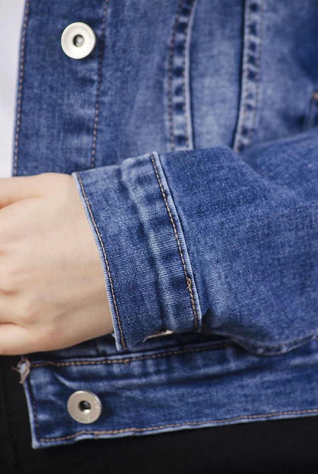 Krótka ciemna kurtka jeansowa