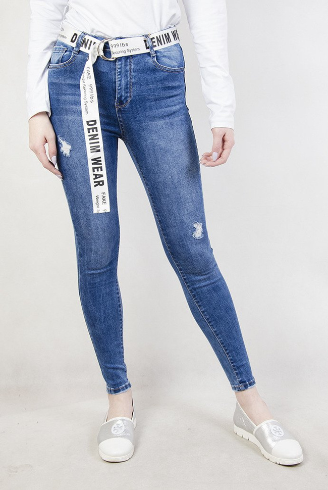 Spodnie jeansowe z wysokim stanem oraz białym paskiem