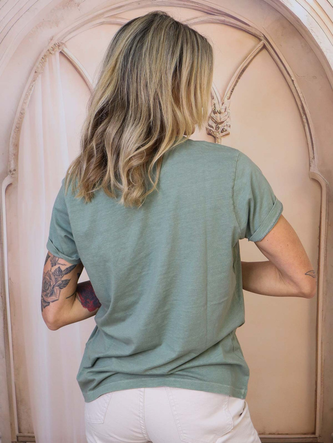 ZIELONY DEKATYZOWANY T-SHIRT Z PRINTEM