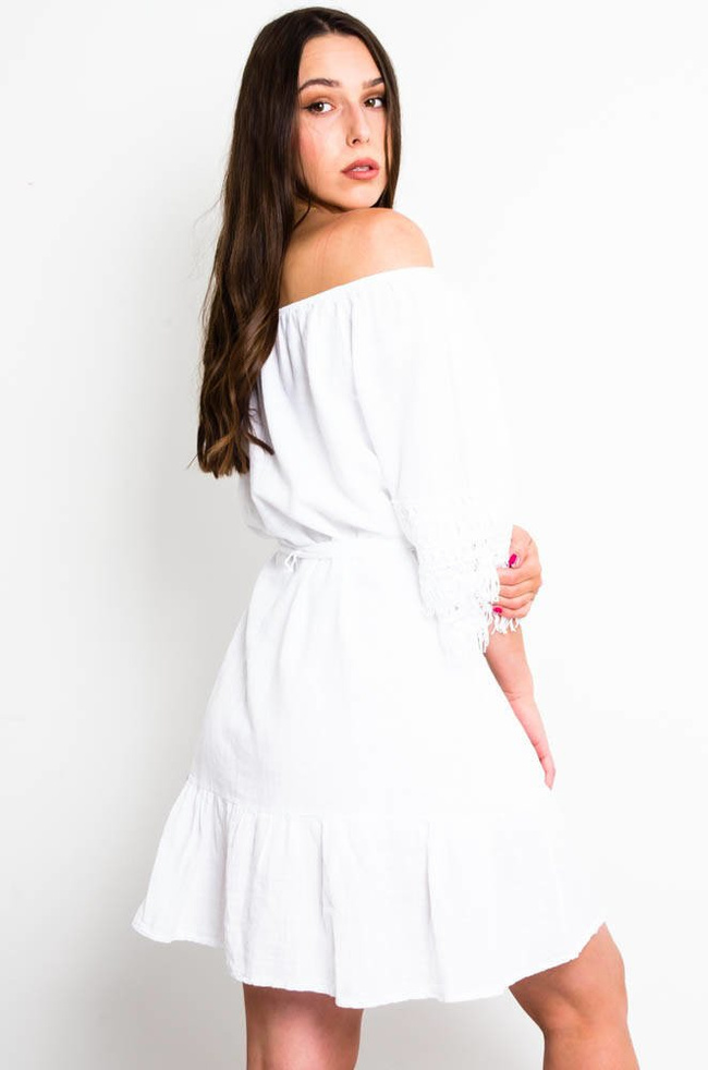 BIAŁA BAWEŁNIANA SUKIENKA Z AŻUROWYM ZDOBIENIEM NA RĘKAWACH