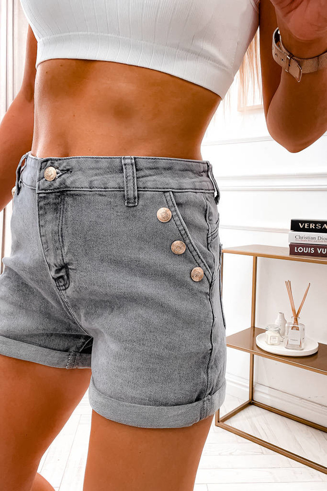 SZORTY Z WYSOKIM STANEM I ODZDOBNYMI GUZIKAMI- SZARE
