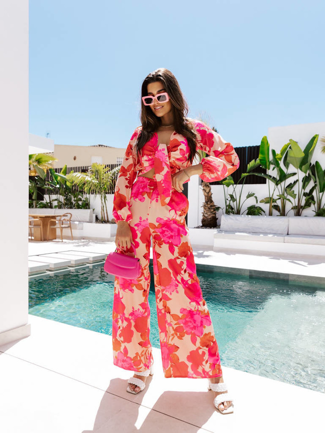 KOMPLET W KWIATY SPODNIE+ BLUZKA- RÓŻOWY