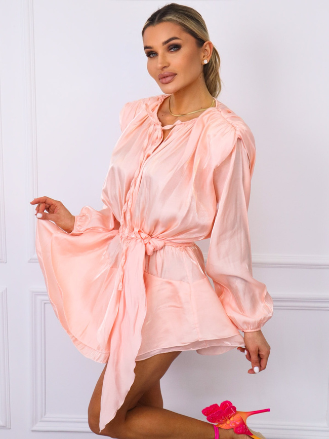 SUKIENKA Z FALBANAMI Z POŁYSKUJĄCEGO MATERIAŁU- BRZOSKWINIOWA